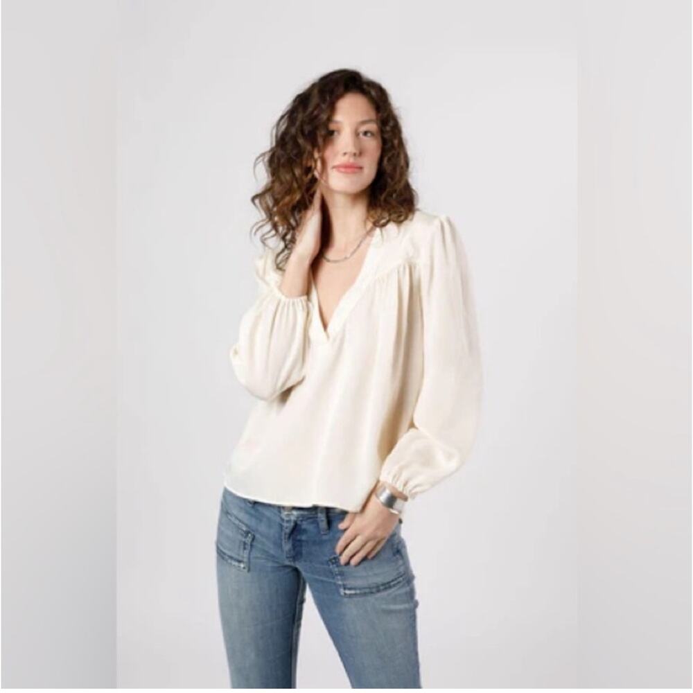 Band of the Free Cash Ivory Long Sleeve V-Neck Top - Size L‎ | Minimalist Chic